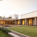 Dante House / Bloco Arquitetos - Exterior Photography, Facade, Windows, Courtyard